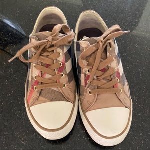 Authentic Burberry tennis shoes in very good condition!Size 38